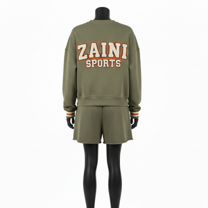 Conjunto deportivo corto para mujer, premium, 320 GSM, algodón y poliéster, color verde oliva, con paneles geométricos con parches y logo de chenilla. Conjuntos para mujer. - Product Image 5