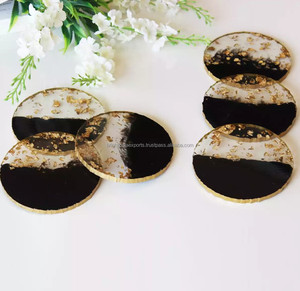 Ensemble de sous-verres ronds en résine noire et or, design antidérapant, diamètre 300 mm, style glamour - Product Image 1