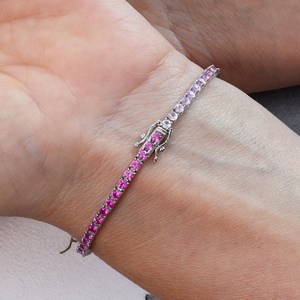 Bracelet tennis ombré saphir rose, dégradé de couleurs, ligne de saphirs, bijoux de luxe en pierres précieuses, design élégant, plaqué or 14 carats, style vintage - Product Image 6