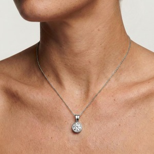 Pendentif classique personnalisé en or massif 18 carats plaqué rhodium avec diamant brillant de 7 carats E VVS cultivé en laboratoire certifié IGI pour un usage quotidien - Product Image 2