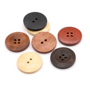 Botones de madera más vendidos y populares, utilizados para prendas de punto, chaquetas y abrigos de invierno, ya que su textura natural se adapta perfectamente. - Product Image 4