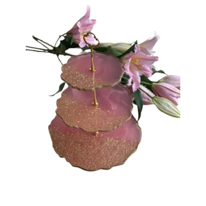 Support à gâteau de luxe à 3 niveaux en résine époxy, fait main, en agate blanche, avec poignée dorée, pour la présentation de desserts lors de mariages, fêtes ou goûters. - Product Image 6