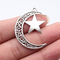 Colgante de Estrella y Creciente con Grabado Decorativo 40x30mm de Aleación de Zinc Plateado Antiguo para la Creación de Marcapáginas Celestiales