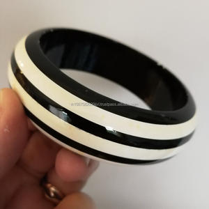 กำไลข้อมือแฟชั่นทำด้วยมือทำจากเรซิ่นพร้อมดีไซน์คลาสสิก - Product Image 2