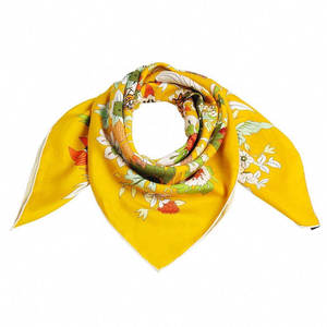 Écharpe en soie à motifs chic pour femmes, écharpe en soie respirante d'été pour femmes, foulard en soie de style créateur pour femmes - Product Image 1