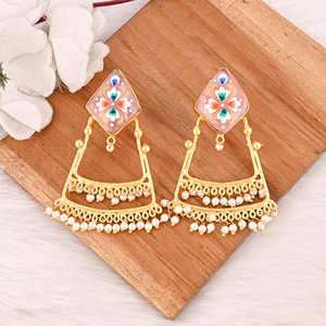 Boucles d'oreilles en laiton avec motif floral Meenakari en calcédoine rose naturelle et perle, bijoux ethniques de créateur pour femmes - Product Image 2