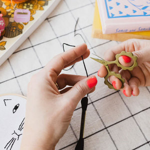 Tijeras de bordado hechas de acero inoxidable de alta calidad, tijeras de precisión afiladas para manualidades. - Product Image 6