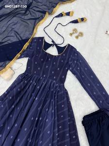 Conjunto de Anarkali con Base de Seda y Diseño de Rayas Estampadas, Manga Larga y Acolchado, Pantalón Plazzo y Dupatta, Exportador Indio - Product Image 3