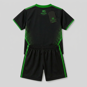 Ensemble de sport court pour enfants modernes, offrant un tissu doux, une coupe flexible et un confort tout au long de la journée pour toutes les saisons et un confort quotidien. - Product Image 5