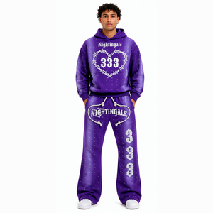 Conjunto de Sudadera con Capucha y Pantalones Deportivos para Hombre, Personalizado con Bordado Desgastado, Resistente al Viento, Transpirable, con Pedrería, Efecto Deslavado al Sol y Lavado Ácido - Product Image 2