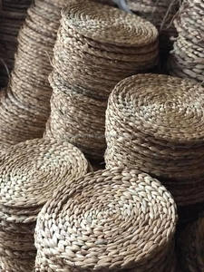 Lot de 3 sets de table bohèmes en jacinthe d'eau tressée à la main, écologiques, et décorations murales sur mesure, en provenance du Vietnam - Product Image 6