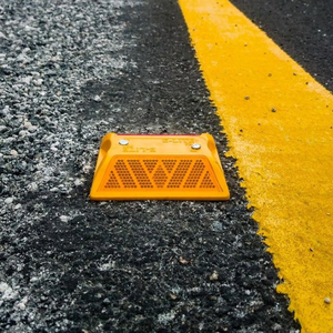 Reflector de Señalización Vial Premium para Zonas de Estacionamiento y Control de Carriles Urbanos - Product Image 3