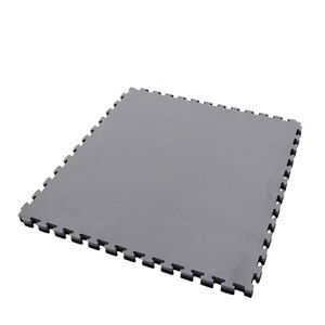 Tapis de karaté souples et légers en matériau amortissant, conçus pour une utilisation prolongée en entraînement. - Product Image 1