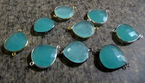 Ensemble de 2 connecteurs en calcédoine bleu aqua en forme de cœur de 20 mm, avec double boucle en calcédoine - Product Image 4