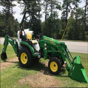 Tracteur utilitaire John Deere 2025R, machine agricole durable pour le travail du sol, le labour, la tonte, le jardinage et les travaux d'aménagement paysager. - Product Image 3