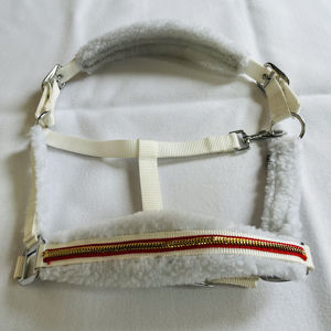 Harnais de cheval réglable en nylon avec rembourrage doux en polaire, muserolle décorative, robuste et confortable, pour l'entraînement en écurie - Product Image 3