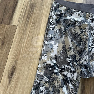 Diseño ligero y flexible para actividades al aire libre, pantalones de caza con estilo y rendimiento. - Product Image 3