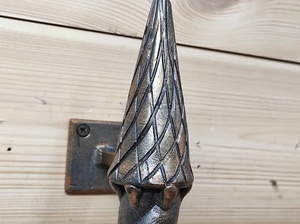 Poignée de portail en fer forgé traditionnelle résistante à la rouille, design torsadé, forme conique en haut, finition embossée, facile à installer - Product Image 4