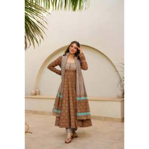 Hermoso Traje Anarkali para Fiestas, Talla XS, con Colgante y Dupatta - Product Image 4
