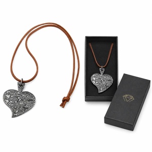 Collar con Colgante de Corazón de Acero de Damasco, Diseño Moderno Hecho a Mano, Regalo para el Día de San Valentín - Product Image 6