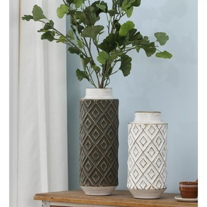 Vase de table géométrique moderne en métal, fait main, décoratif, noir avec accents dorés, pour les créateurs de tendances - Product Image 6