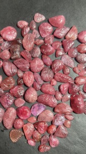 Venta al por Mayor de Piedras Preciosas Talladas a Mano en Forma de Hoja de Rubí, Piedras Sueltas Naturales de Diferentes Formas y Tamaños para la Fabricación de Joyería, Proveedor al por Mayor - Product Image 3