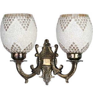 Applique en métal à double globe de style vintage pour décoration intérieure élégante ajoute un charme classique aux murs du couloir du salon ou de la chambre - Product Image 1