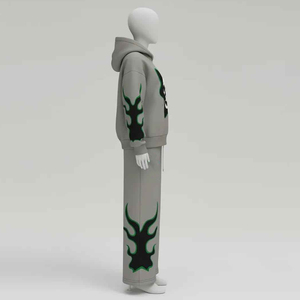 Conjunto de chándal de moda para niños con estampado de calavera y llamas, sudadera con capucha oversize gris y pantalones de pierna ancha, atuendo de streetwear. - Product Image 3