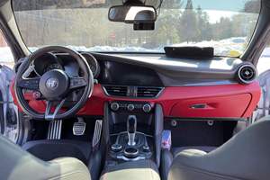 Alfa Romeo Giulia Quadrifoglio ปี <span class=keywords><strong>2018</strong></span> มือสอง สภาพดี 505 แรงม้า เครื่องยนต์ V6 ทวินเทอร์โบ เบรกคาร์บอนเซรามิก ไม่ได้ดัดแปลง - Product Image 2