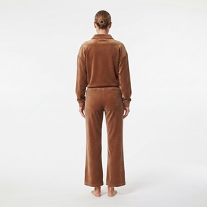 Sudadera de terciopelo personalizada para mujer con cremallera de un cuarto, cuello vuelto, hombros caídos, manga larga y pantalón jogger de pierna ancha de terciopelo. - Product Image 6