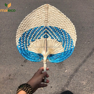 Haute qualité Vietnam vente en gros Maiieco MI-0111 imprimé coeur conception artisanat bambou armure ventilateurs à main pour la décoration de la maison - Product Image 1