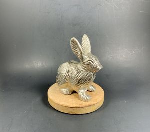 Sculpture de lapin design pour la décoration de restaurants, les vitrines et les projets de décoration intérieure haut de gamme - Product Image 2