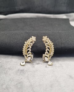 Pendientes de Oreja con Diseño de Hojas Glamorosas y Diamantes Americanos, Elegantes y Brillantes, Chapados en Oro Antiguo, Fabricante de Pendientes de Moda - Product Image 4