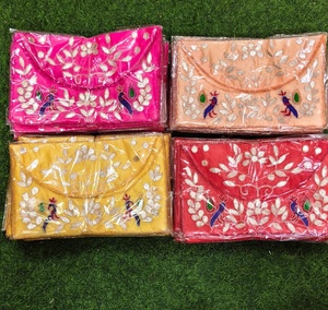 กระเป๋าคลัทช์ปักลายนกยูงทำมือสุดหรูสำหรับผู้หญิง ชุดกระเป๋าสไตล์ Potli สำหรับงานปาร์ตี้ งานแต่งงาน และงานเฉลิมฉลองต่างๆ - Product Image 1