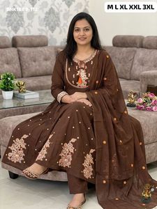 Colección Premium de Algodón Puro con Bordado Multihilo, Conjunto Anarkali Kurti-Pantalón-Dupatta, Proveedor de la India - Product Image 5