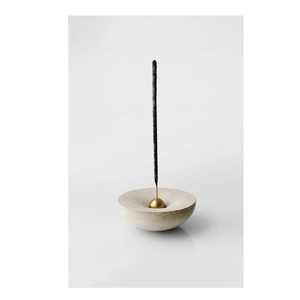 Brûleur d'encens contemporain style terrazzo, support en pierre mate avec sphère dorée brossée, accent de luxe pour l'aromathérapie zen - Product Image 2