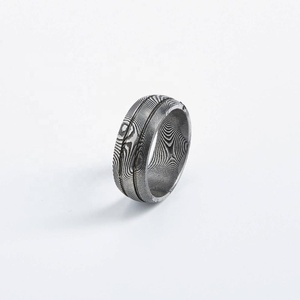 Bague en acier damas forgé avec marteau personnalisé, prix d'usine - Product Image 1