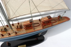 Modèle de bateau à voile britannique artisanal en bois VELSHEDA - Product Image 5