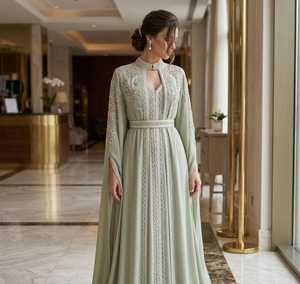Robe de soirée islamique de créateur pour femme, vert sauge, en satin brodé, coupe empire, avec cape, élégante, longue, pour fêtes et occasions spéciales - Product Image 1