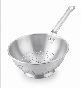 Élégant passoire en acier inoxydable avec long manche – Outil de cuisine en métal durable pour égoutter – Accessoire de cuisine élégant - Product Image 4