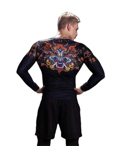 Rashguard MMA à manches longues personnalisé de qualité supérieure pour hommes, vêtement de compression élégant pour l'entraînement en salle de sport en hiver - FTI-RG-004 - Product Image 4