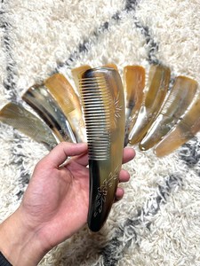 Peine Compacto de Cuerno Natural, Accesorio Personalizado para el Cuidado del Cabello para Venta al por Menor - Product Image 1