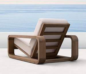 Chaise longue en teck massif courbé avec cadre à profil bas et coussin épais couleur crème pour un espace de vie relaxant - Product Image 2