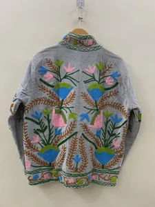 Chaqueta corta de terciopelo y seda gris claro, bordada a mano artesanalmente, para mujer, estilo vintage, con bordado floral de Cachemira, abierta por delante. - Product Image 2