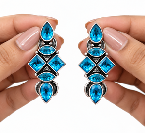 Pendientes de Plata Oxidada con Topacio Azul |   Pendientes colgantes geométricos llamativos |   Joyería al por Mayor - Product Image 3
