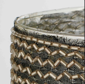 Portavelas de Lujo Hecho a Mano, Ecológico, de Malla Metálica con Cuentas, Diseño Geométrico Cilíndrico, Elegante Centro de Mesa - Product Image 2