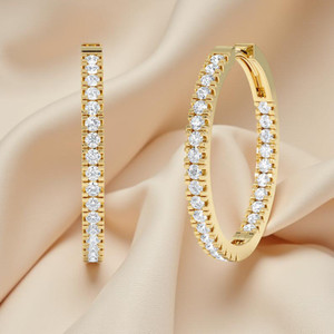 Boucles d'oreilles créoles intérieures et extérieures en or jaune massif 14 carats avec moissanite ronde de 2,70 carats - Product Image 1