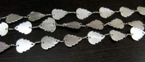 Chaîne de chapelet en forme de feuille : Chaîne de connexion en métal martelé, 10x13mm, vendue au mètre - Product Image 4