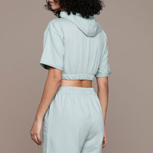 Ensemble sweat à capuche et short décontracté style urbain pour femme – Haut à capuche confortable et short de détente pour femme - Product Image 5