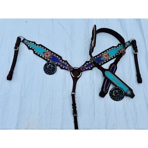 Ensemble de têtière et de collier de poitrine en cuir marron pour cheval de style western, avec conchos cloutés bleu turquoise, équipement équestre - Product Image 1